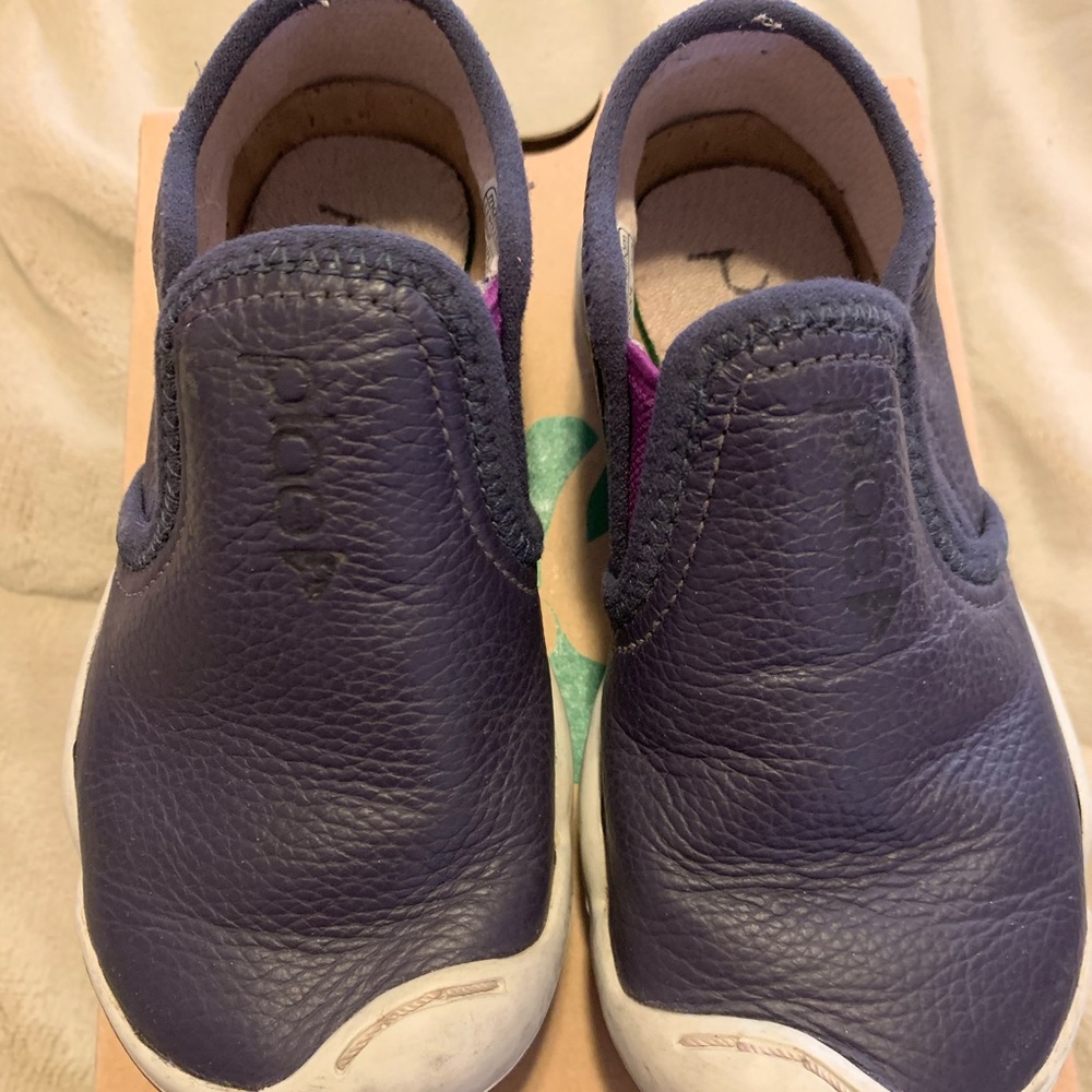 Plae Migi in Nightshade Sz 9. Fabulous condition!
